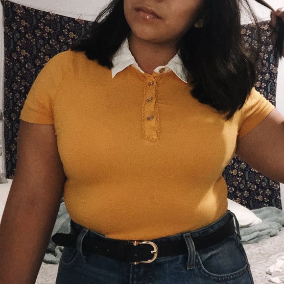 Yellow Collared Top 🌞 - Picture 2 of 3